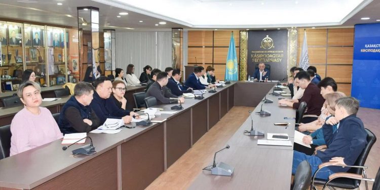 ҚРКФ ТӨРАҒАСЫ: «ЖАҢА КОНСТИТУЦИЯ – АДАМ ҚҰНДЫЛЫҒЫ ЖҮЙЕДЕН ЖОҒАРЫ ТҰРАТЫН ЗАҢ»