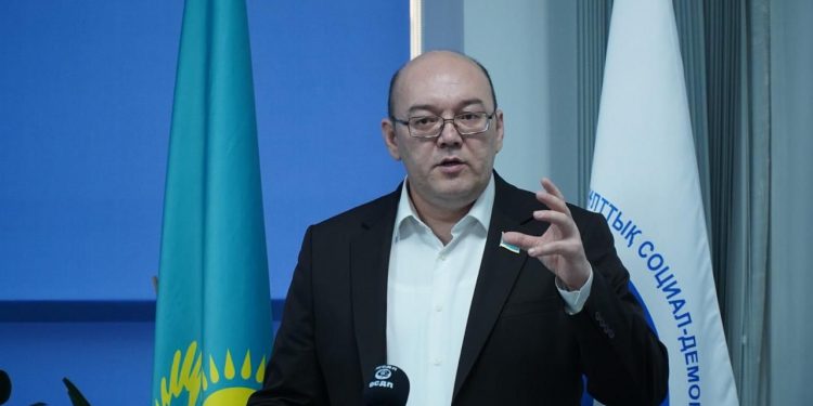 Жалпыұлттық социал-демократиялық партияның (ЖСДП) Орталық аппаратында партияның бастауыш ұйымдары өкілдерінің қатысуымен Конституциялық реформаға арналған жан-жақты талқылау өтті