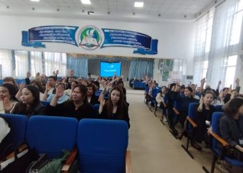 Ұстаздар мен сарапшылар Конституциялық реформаны талқылады