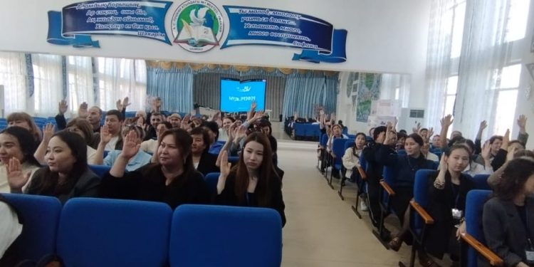 Ұстаздар мен сарапшылар Конституциялық реформаны талқылады