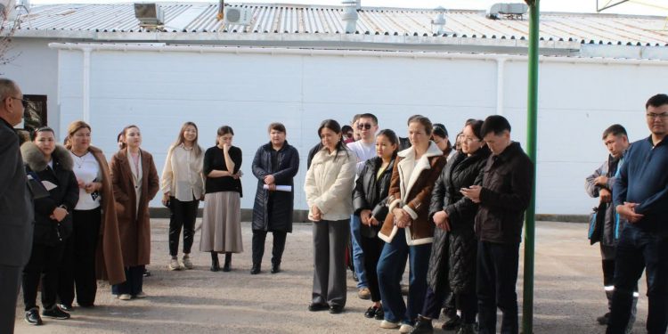 ӨНДІРІС ӨКІЛДЕРІ ЖАҢА КОНСТИТУЦИЯНЫ ҚОЛДАЙДЫ