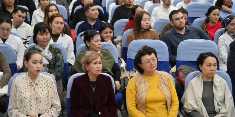 ШЫМКЕНТ: МЕДИЦИНА АКАДЕМИЯСЫНДА ЖАҢА КОНСТИТУЦИЯ ЖОБАСЫ ТҮСІНДІРІЛДІ