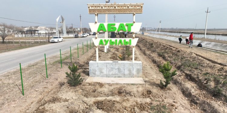 ТҮРКІСТАН: МАҚТАРАЛДАҒЫ АБАТ АУЫЛЫНЫҢ ТҰРҒЫНДАРЫ 400-ДЕН АСТАМ КӨШЕТ ОТЫРҒЫЗДЫ