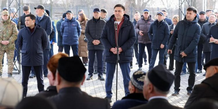 ШЫМКЕНТ: ҚАЛА ӘКІМІ ҚАРАТАУ АУДАНЫНЫҢ ТҰРҒЫНДАРЫМЕН КЕЗДЕСТІ