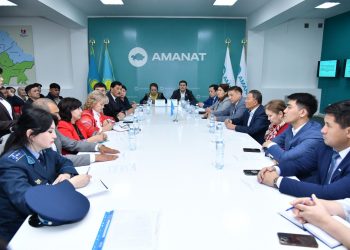 БІЛІМ ЖӘНЕ ДЕНСАУЛЫҚ САҚТАУ САЛАЛАРЫНДАҒЫ ӨЗЕКТІ МӘСЕЛЕЛЕР ТАЛҚЫЛАНДЫ