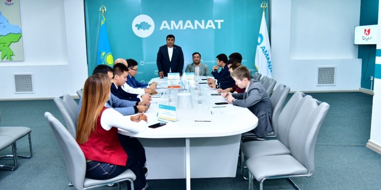 «AMANAT» партиясы жанындағы Жастарды қолдау жөніндегі аймақтық кеңесте жастар саясатының басым бағыттары айқындалды