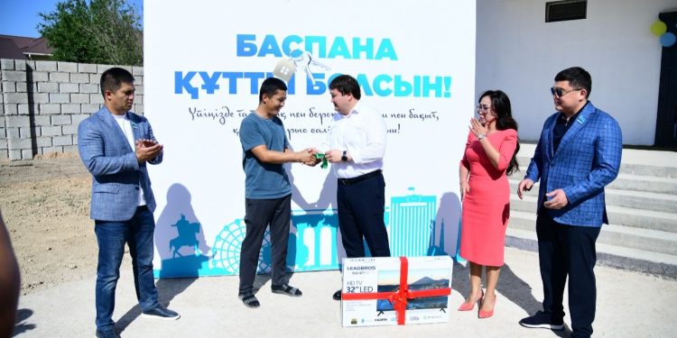 «AMANAT» партиясының қолдауы: 8 жыл бойы сергелденген отбасы баспаналы болды