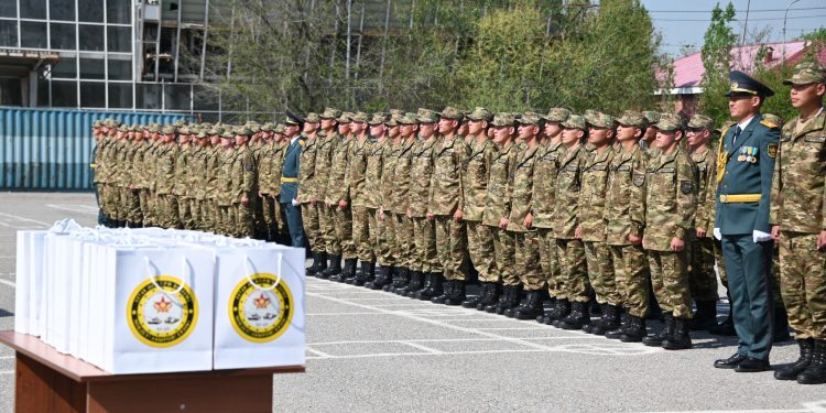 Шымкентте сарбаздар мерзімді әскери қызметін аяқтады