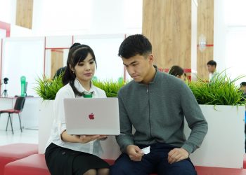 700-ге жуық қазақстандық бір айда ХҚКО-ларда цифрлық сауаттылықты үйренді