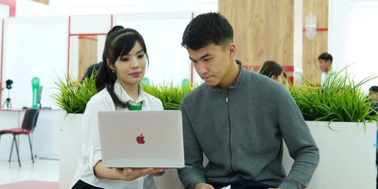 700-ге жуық қазақстандық бір айда ХҚКО-ларда цифрлық сауаттылықты үйренді