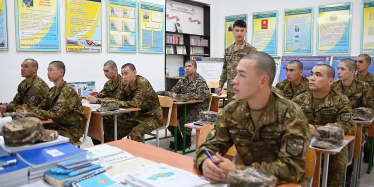 Түркістан облысына өңірлерден шақырылғандар сарбаздар келді