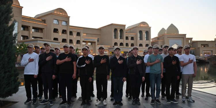 Түркістандық жастар Алматыға әскерге аттанды