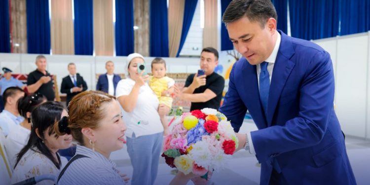 Шымкентте Ақжайық шағынауданында 50 отбасы жаңа баспанаға қол жеткізді