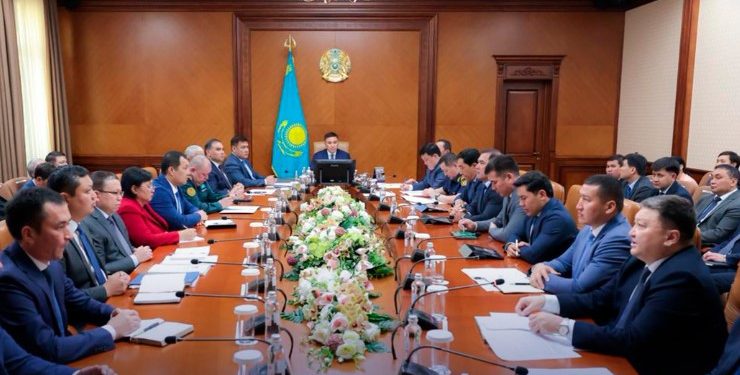Шымкентте өткен аппарат отырысында қаладағы өзекті мәселелер қаралды
