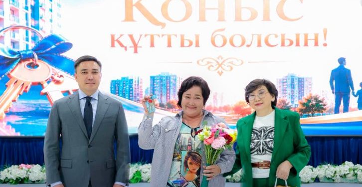 Шымкентте 100 отбасы жаңа баспанаға қол жеткізді