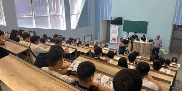 Оқу жылының соңында студенттерге есірткінің заңсыз айналымына қатысудың құқықтық салдары туралы ескертілді