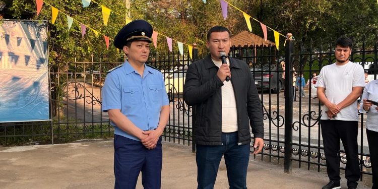 ТҰРҒЫНДАРМЕН КЕЗДЕСУДЕ ҚАУІПСІЗДІК ЖӘНЕ ҚҰҚЫҚТЫҚ САУАТТЫЛЫҚ МӘСЕЛЕЛЕРІ ТАЛҚЫЛАНДЫ
