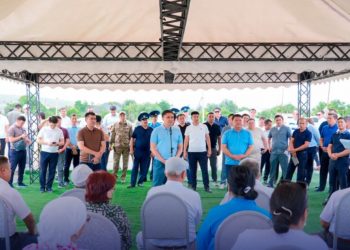 Шымкентте қала әкімі Еңбекші ауданы тұрғындарымен көшпелі кездесу өткізді