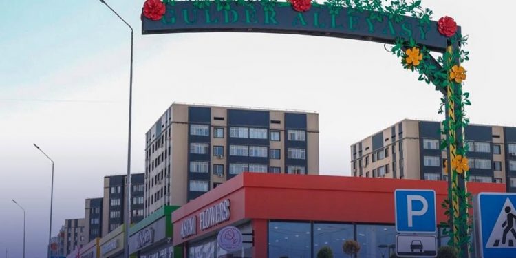 ШЫМКЕНТТЕ ҚАЛА КҮНІНЕ ОРАЙ ЗАМАНАУИ ГҮЛДЕР АЛЛЕЯСЫ АШЫЛДЫ
