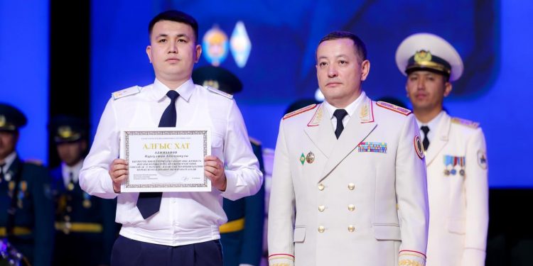 В Шымкенте торжественно отметили День казахстанской полиции