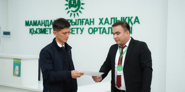 Кезексіз әрі артық күтусіз: Шымкент тұрғындары мамандандырылған ХҚКО-ларда жеке қызмет көрсетуді жиі таңдайды