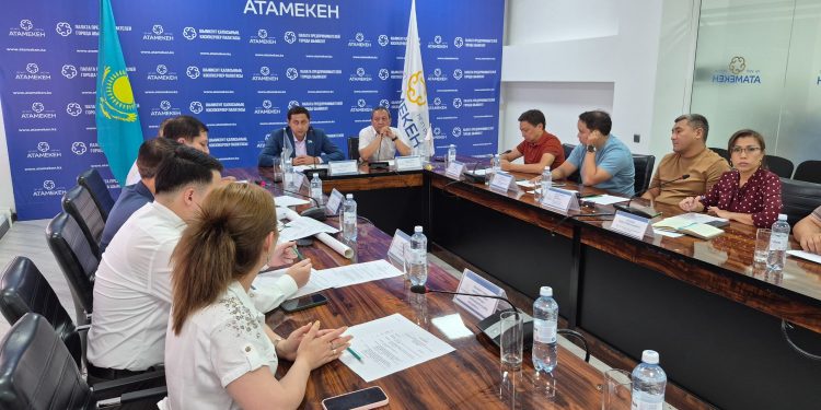 Шымкентте сыртқы жарнаманы орналастыру төлемақысының мөлшерлемесін кезең-кезеңімен арттыру мәселесі талқыланды