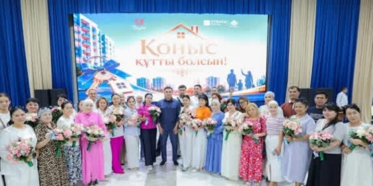 ШЫМКЕНТТЕ ТАҒЫ 30 ОТБАСЫ ЖАҢА ПӘТЕРДІҢ КІЛТІНЕ ИЕ БОЛДЫ