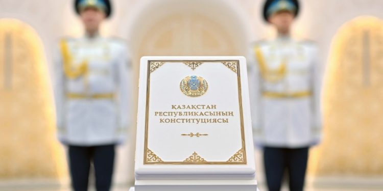ЖАҢА КОНСТИТУЦИЯ: ПРЕЗИДЕНТ ҚАЗАҚСТАНДЫҚТАРҒА ҮНДЕУ ЖАСАДЫ