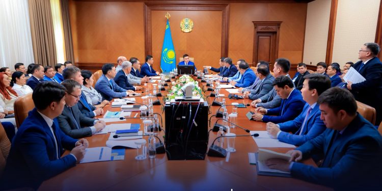 Шымкентте қала дамуының негізгі көрсеткіштері сараланып, өзекті мәселелерді шешу жолдары талқыланды