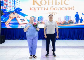 ШЫМКЕНТТЕ БАСПАНА КЕЗЕГІНДЕ ТҰРҒАН 40 ОТБАСЫ ЖАҢА ПӘТЕРГЕ ҚОНЫСТАНДЫ
