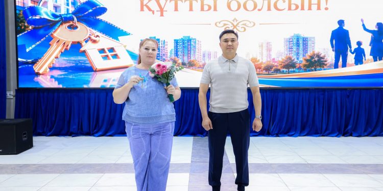 ШЫМКЕНТТЕ БАСПАНА КЕЗЕГІНДЕ ТҰРҒАН 40 ОТБАСЫ ЖАҢА ПӘТЕРГЕ ҚОНЫСТАНДЫ