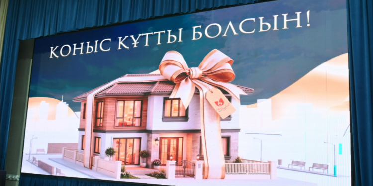 Шымкенттік 40 отбасы көптен күткен баспаналардың иесі атанды.