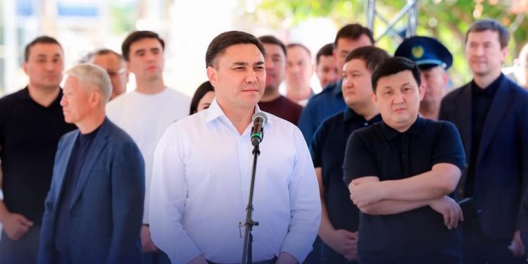 ШЫМКЕНТ: ҚАЛА ӘКІМІ АБАЙ АУДАНЫНЫҢ ТҰРҒЫНДАРЫМЕН КӨШПЕЛІ КЕЗДЕСУ ӨТКІЗДІ