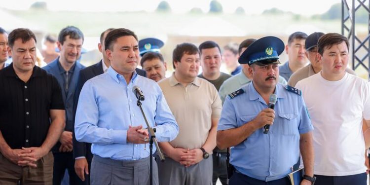 ҚАЛА ӘКІМІ ТҰРАН АУДАНЫНЫҢ ТҰРҒЫНДАРЫМЕН КӨШПЕЛІ КЕЗДЕСУ ӨТКІЗДІ