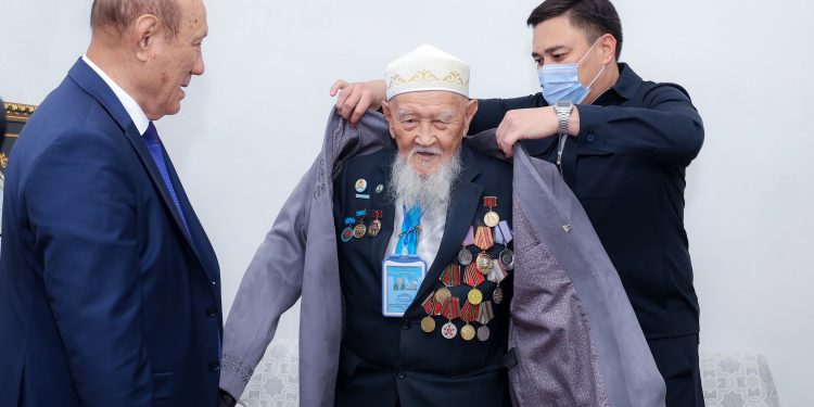 ШЫМКЕНТТЕ АҒА БУЫН ӨКІЛДЕРІНЕ ҚҰРМЕТ КӨРСЕТІЛДІ