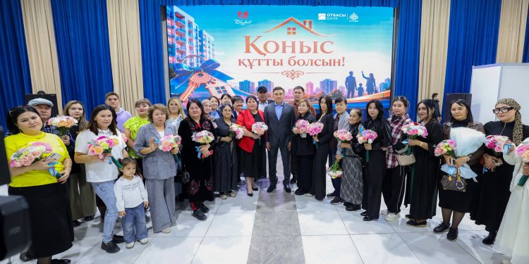 ШЫМКЕНТТЕ ТАҒЫ 30 ОТБАСЫҒА ЖАҢА ПӘТЕРЛЕРДІҢ КІЛТІ ТАБЫСТАЛДЫ