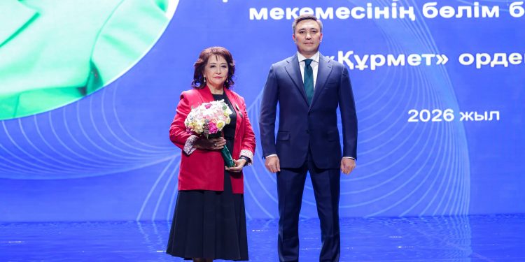 В ШЫМКЕНТЕ ОТМЕТИЛИ ДЕНЬ РЕСПУБЛИКИ