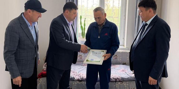 ТҮРКІСТАН: ҚАРТТАР КҮНІНЕ ОРАЙ ОРМАН САЛАСЫНЫҢ АРДАГЕРІНЕ ҚҰРМЕТ КӨРСЕТІЛДІ