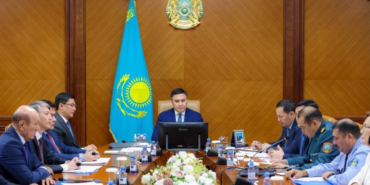 АППАРАТ ОТЫРЫСЫ: ӨЗЕКТІ МӘСЕЛЕЛЕР ҚАРАЛДЫ