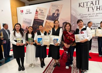 ШЫМКЕНТТЕ ЖҮРЕКТЕРДІ КІТАППЕН ЖАЛҒАҒАН «КІТАП ТҮНІ» ФЕСТИВАЛІ ӨТТІ