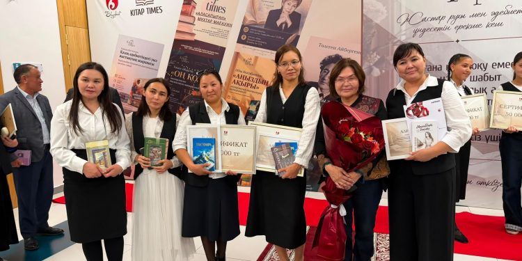 ШЫМКЕНТТЕ ЖҮРЕКТЕРДІ КІТАППЕН ЖАЛҒАҒАН «КІТАП ТҮНІ» ФЕСТИВАЛІ ӨТТІ